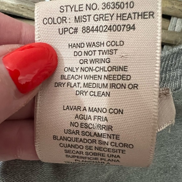 Philosophy women’s Gray Button-Up Cardigan, size large, EUC. Button detail - Picture 5 of 6